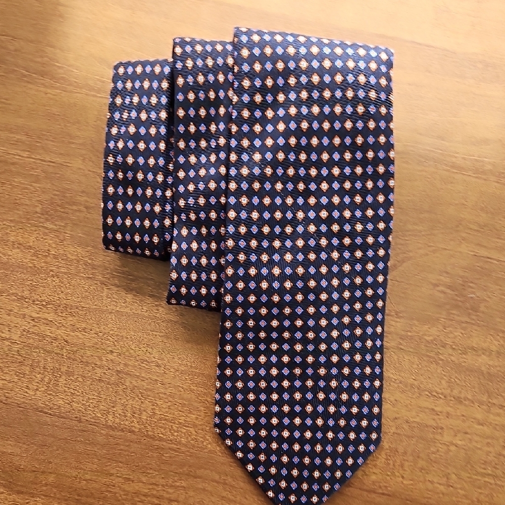 Brooks Brothers Makers Navy and Gold Patterned Tie